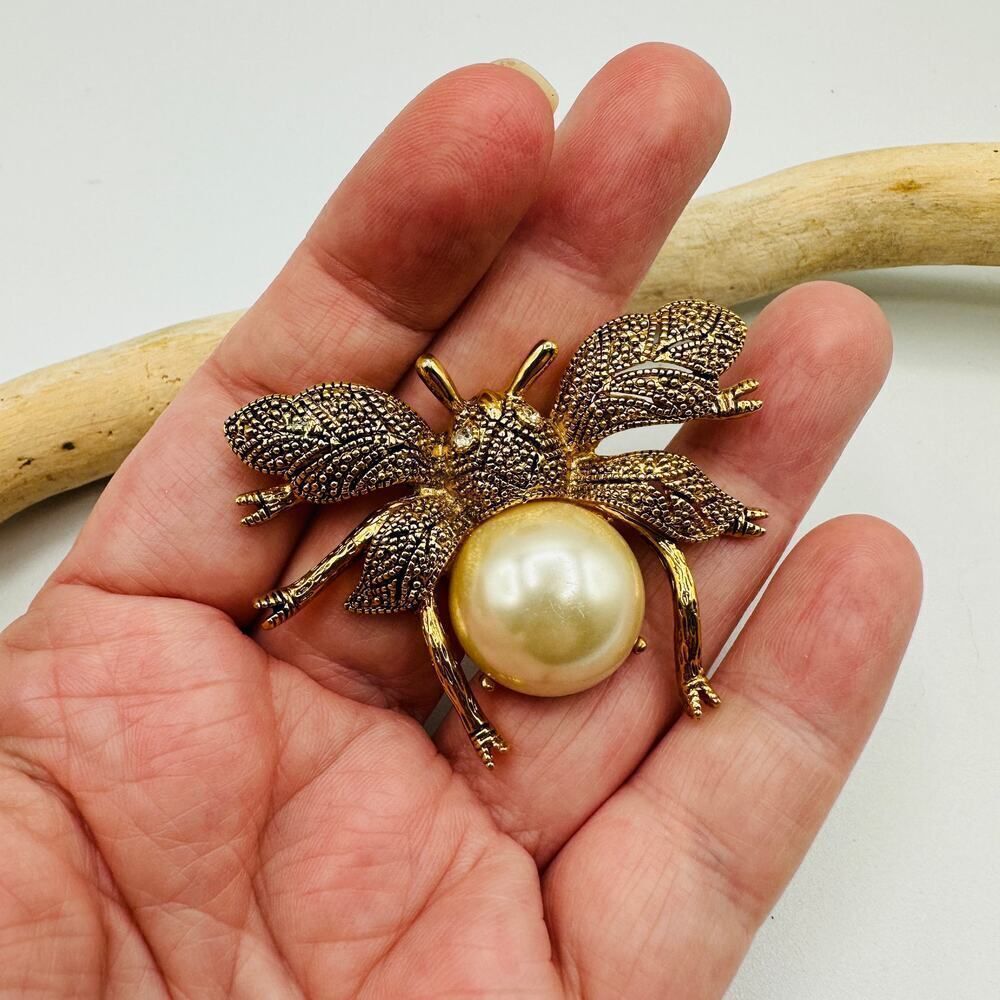 Vintage Gold, Pearl & Rhinestone Bee Insect Brooch Pin - Picture 4 of 9